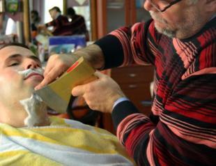 Turkish barber uses fire and ax to shave customers