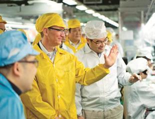 Apple’s Cook visits plant of Foxconn