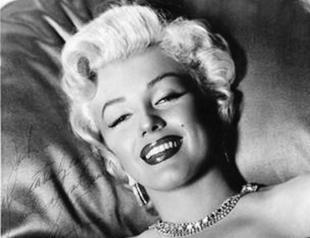 Signed Monroe photo sold at British auction