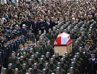 Mass farewell to Denktaş