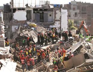 Scores under rubble as 5 dead in Pakistan