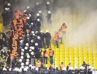Crowd trouble mars Fener-Beşiktaş derby