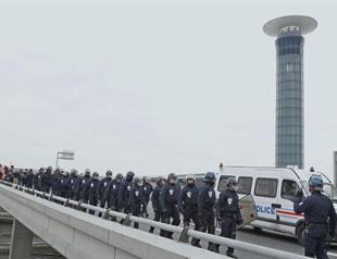 Strike in France worsen, half of Air France long flights hit