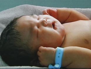 Mom in central China gives birth to 7-kilo baby