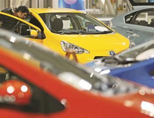 Recovery in Japan slow, output falls