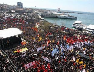 Thousands protest dropping of Sivas case