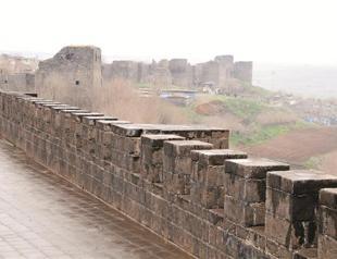 Diyarbakır’s historic walls get facelift