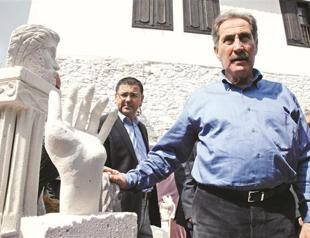 Günay visits Milas excavation site in Turkey