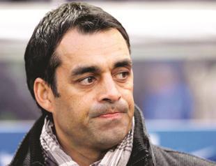 Hyypia to replace Dutt at Leverkusen