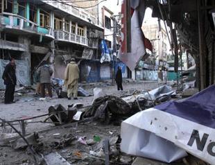 Car bomb kills 12 in Pakistan