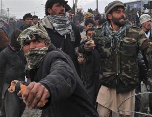 Thousands besiege US base over Koran burning