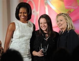 Clinton, Obama present Woman of Courage Award to Turkish MP