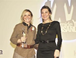 Mag gives awards to top businesspeople