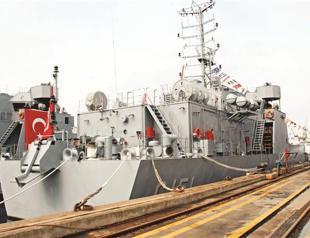 Amphibious warship put to sea