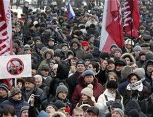 Thousands protest Putin, but crowd is smaller