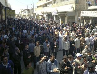 Syrian pilot rejects to kill protesters, heads to Turkey: opposition