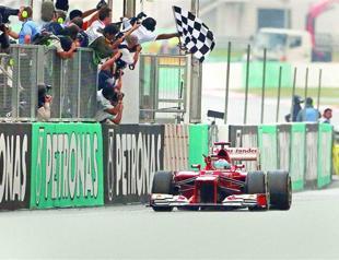 Alonso wins rain-hit Malaysian Grand Prix