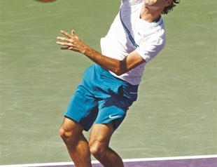 Djokovic, Federer advance, Clijsters crashes out