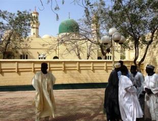 Gunmen kill 5 Muslim worshippers, attack prison in Nigeria