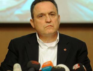 Doctors remove leg from quadruple-limb transplant patient