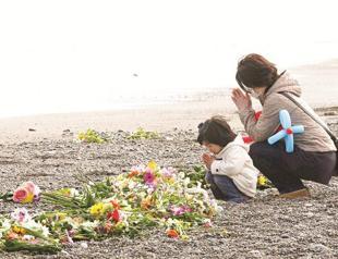 Japan marks quake anniversary