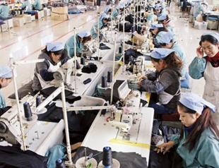 China records massive February trade deficit