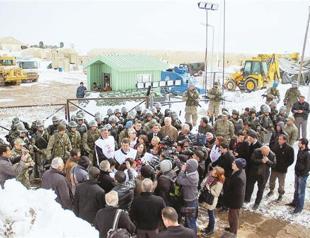 Opposition protests against radar base