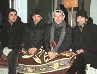 Residents stand vigil to buy TOKİ homes