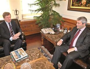 Minister invites Nokia to invest in Turkey