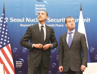 Obama warns N Korea, Iran on waning options