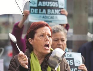 Spain data signals return to recession