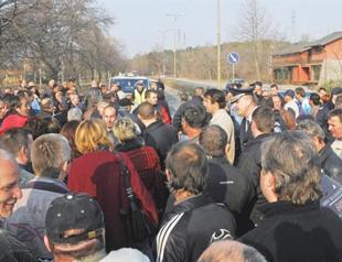 Workers block road in Bulgarian town