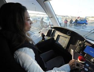 More female drivers mistakenly hit gas pedal: study