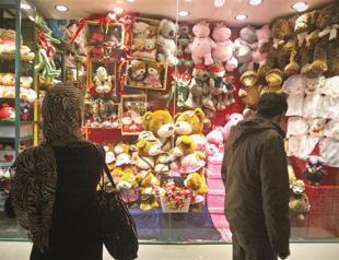 Love in the air for Iranians defying Valentine Day ban