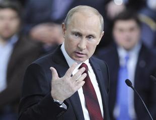 ‘Berlusputin’ takes stage as Putin chides opposition