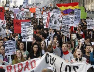 Spain students protest cuts, police violence