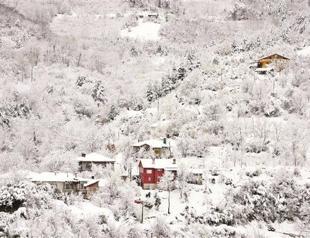 Heavy snowfall freezes life all across Turkey