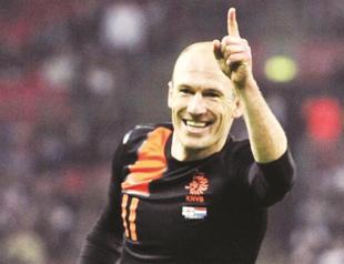 Robben tells FA to end coach hunt