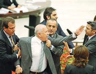 Main opposition casts doubt over new charter preparations