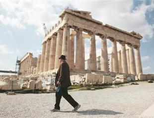 Greek archaeologists say austerity hurts heritage