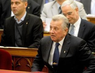 Hungarys president resigns