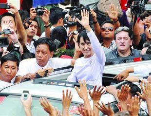 Aung San Suu Kyi hails ‘new era’ for Myanmar