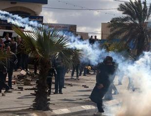 Israel troops carry out Gaza incursion