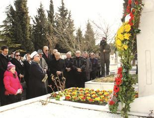 Assassinated journalist remembered at his grave