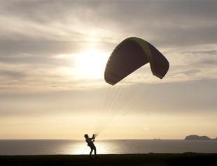 101-year-old woman sets world paragliding record