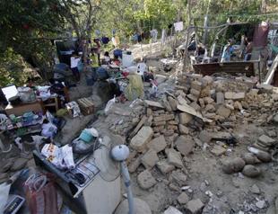 7.4 quake hits Mexico, but apparently spares lives