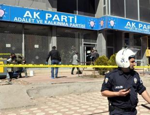 Blast near AKP building wounds policeman in southeast Turkey