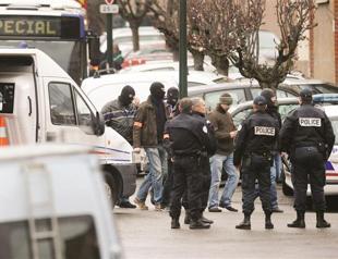 France locked down amid Toulouse manhunt