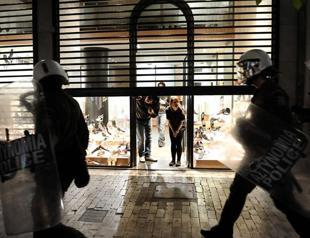 Greek police hit media again during austerity protest