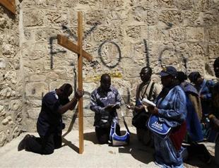 Pilgrims fill Jerusalem for Good Friday